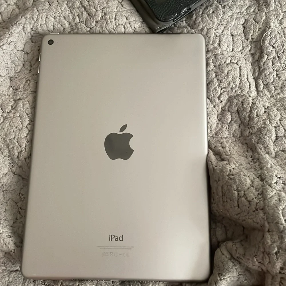 Apple iPad Air, 32 GB - Like-New condition